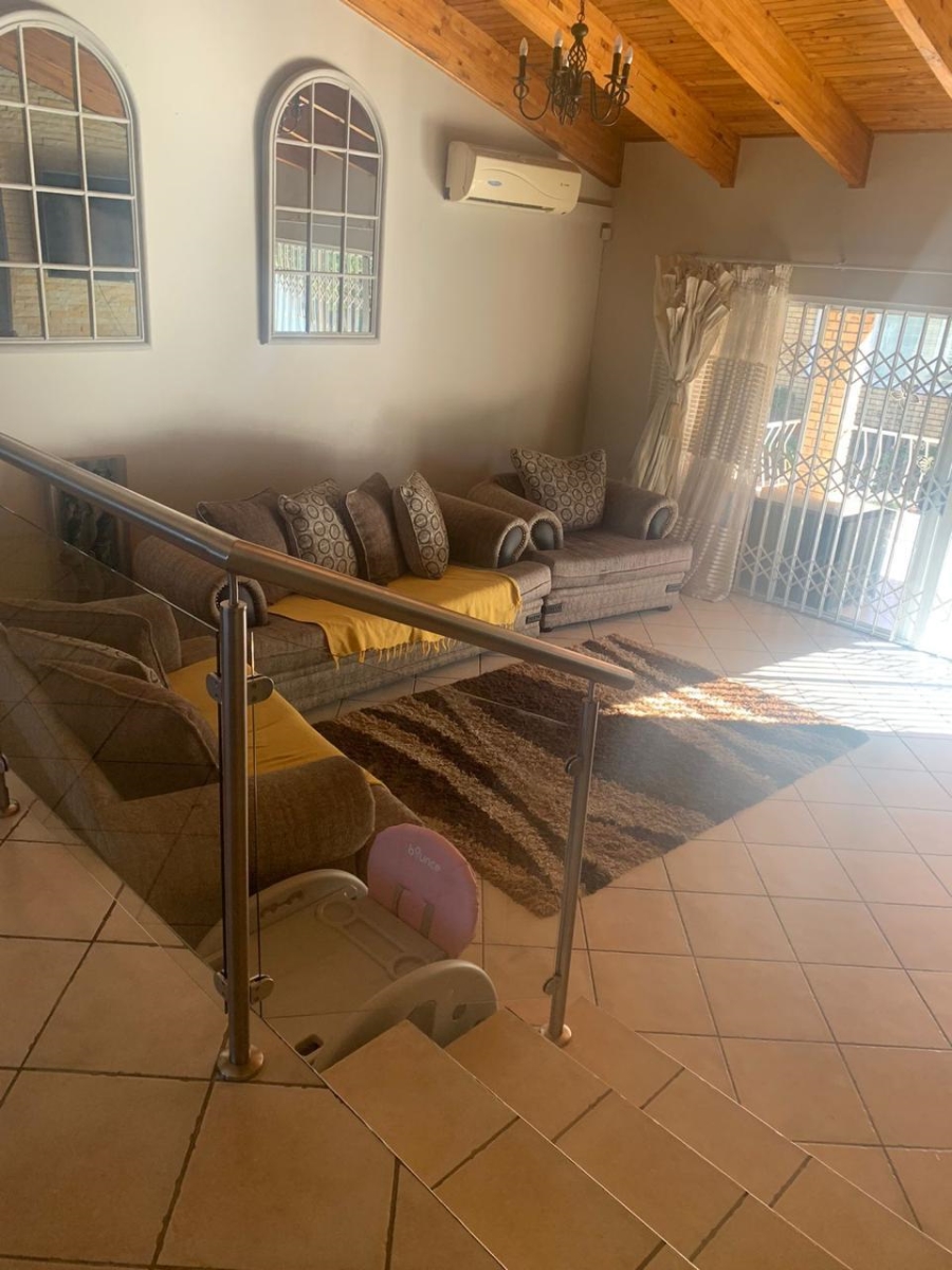 5 Bedroom Property for Sale in Ladybrand Free State